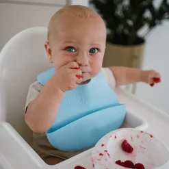 BabyOno, miękki śliniak z kieszonką i regulowanym zapięciem, niebieski, 6 m+, 1 szt.