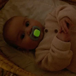 B.box, symetryczny smoczek silikonowy 0-6 m., Glow in the Dark, Sky + Sage, 2 szt.